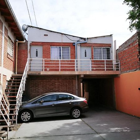 DEPARTAMENTOS Las Araucarias- 2 a 5 personas con estacionamiento Neuquén Exterior foto